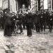 ZEELIEDEn TIJDENS STAKInGEn DE ZEELIEDEN StAKING VAN 1911 VERZAMELEN StAKERS ZICH BIJ EEN VERGADERZAAL Amsterdam, 1911. Foto Spaarnestad Photo