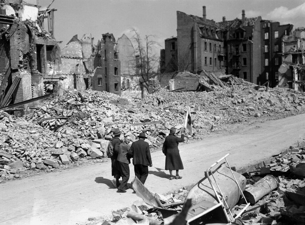 De ruïnes van Neurenberg na hevige strijd tussen de geallieerden en de Volkssturm