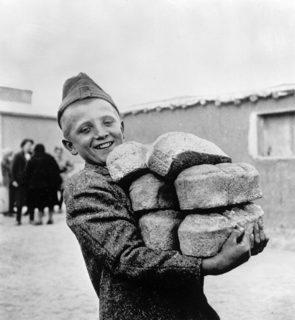 Het verstrekken van voedsel en medicijnen is een van de kerntaken van het Rode Kruis