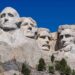 Mount Rushmore met gezichten van Amerikaanse presidenten.