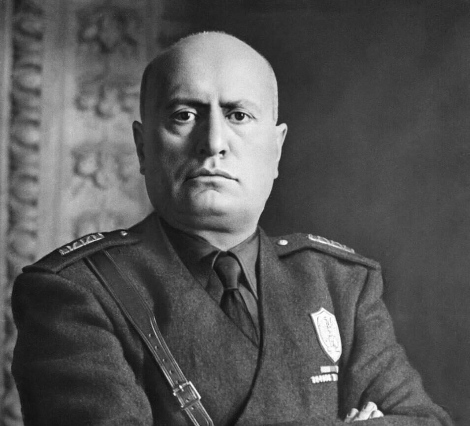 Benito Mussolini, 1939