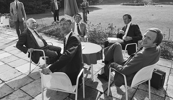 Premiers Van Agt, Lubbers en Den Uyl aan de formatietafel