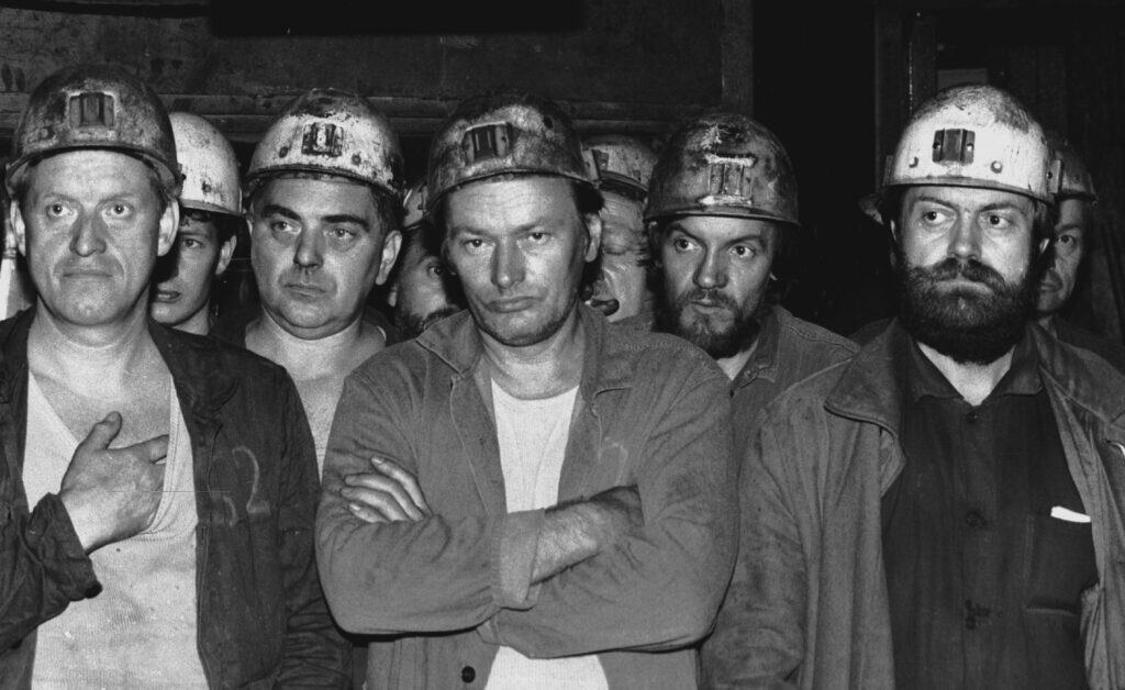 Stakende mijnwerkers van VEB Wismut: hun uraniummijn in Ronneburg wordt gesloten, 1990.