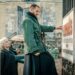 Benjamin Lavernhe als Abbé Pierre in de speelfilm L'Abbé Pierre