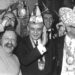 Molly Geertsema (midden) viert carnaval, 1972.