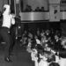 Tom Jones brengt meisjes het hoofd op hol. Penarth, 7 juli 1965.