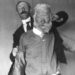 Hadjememaar wordt aangekleed als een echte heer, 1921.