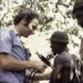 Roel Coutinho zet een vaccinatie in 1973.