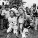 Oost-Duitsers steken de grens met Oostenrijk over, 19 augustus 1989.