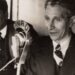 Han Hollander geeft commentaar op de interland Nederland- Schotland in 1938.