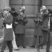Chileense carabineros nemen lijfwachten van president Salvador Allende gevangen tijdens de coup van Augusto Pinochet, 11 september 1973.