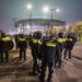 AMSTERDAM 07-11-2024. Veel Politie aanwezig bij de Arena tijdens de wedstrijd Ajax-Maccabi Tel Aviv. Er was een demonstratie aangekondigd van Pro-Palestijnse betogers tegen het Israëlische Maccabi voor de ingang van de Arena maar deze is door burgemeester Fermke Halsema verplaatst naar het Anton de Kromplein. ANP/Hollandse-Hoogte/Nico Garstman