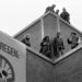 Actie van Milieudefensie op het dak van Shell in 1986.