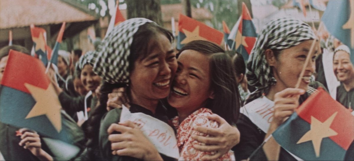 Feestende vrouwen uit Vietnam de wording van een land