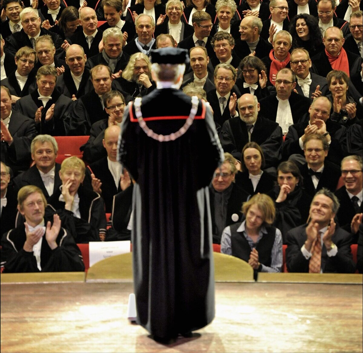 Hoogleraren protesteren in Den Haag tegen bezuinigingen op het wetenschappelijk onderwijs en onderzoek, 21 januari 2011.