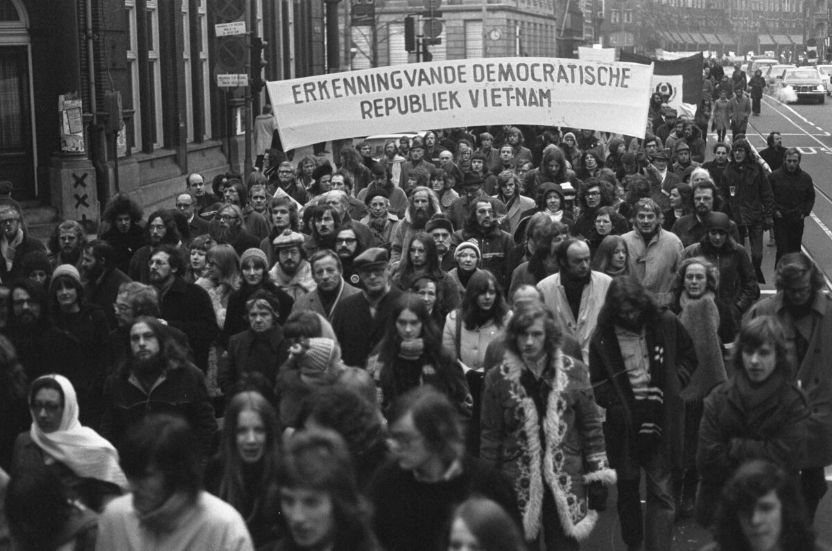 Betoging-voor-erkenning-Vietnam-Amsterdam-1972.