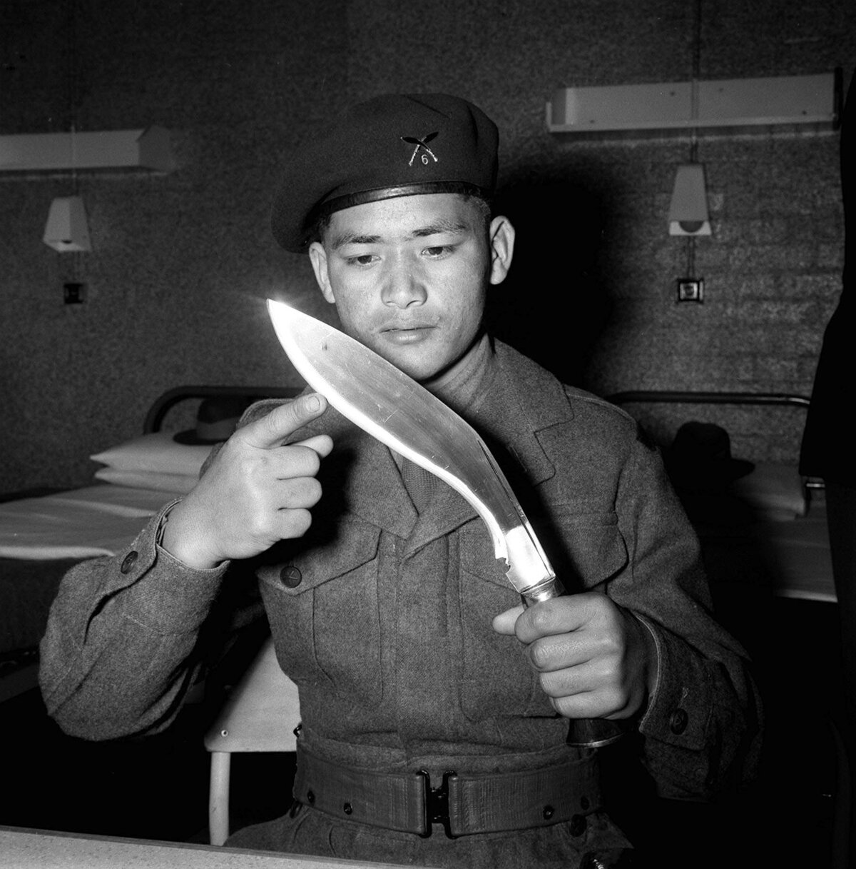 Een Britse Gurkha-soldaat met zijn kukri