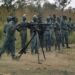 FNLA soldaten worden getraind in Zaïre