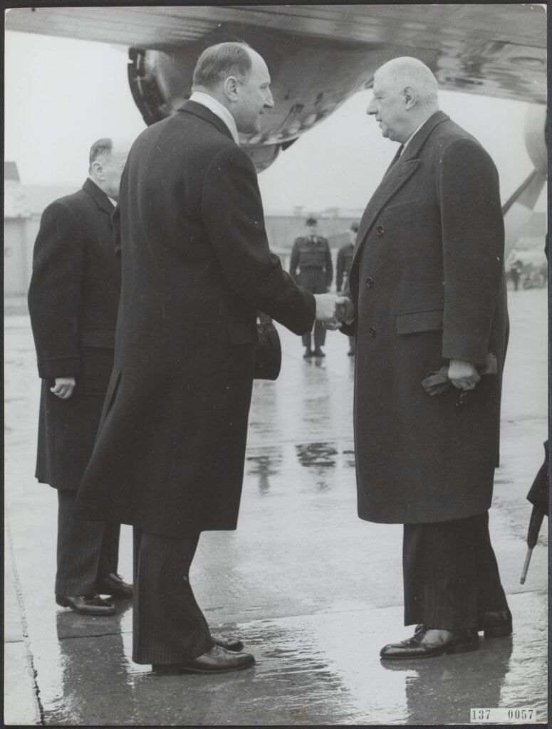 Luns begroet De Gaulle