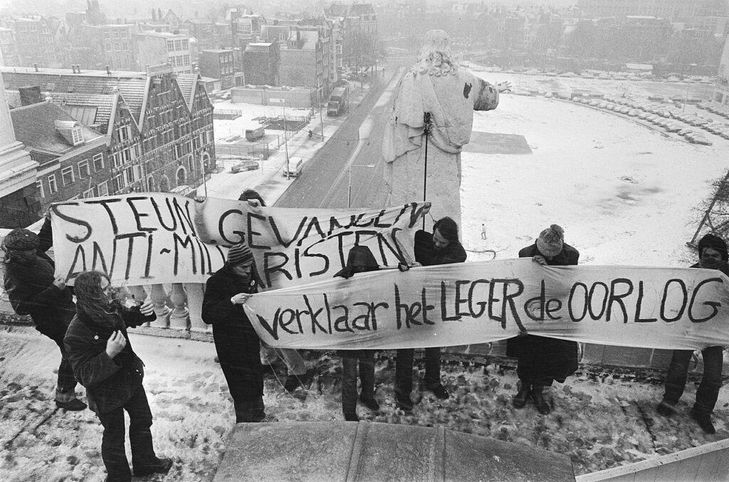 Actiegroep Onkruit op de Mozes- en Aaronkerk in 1979