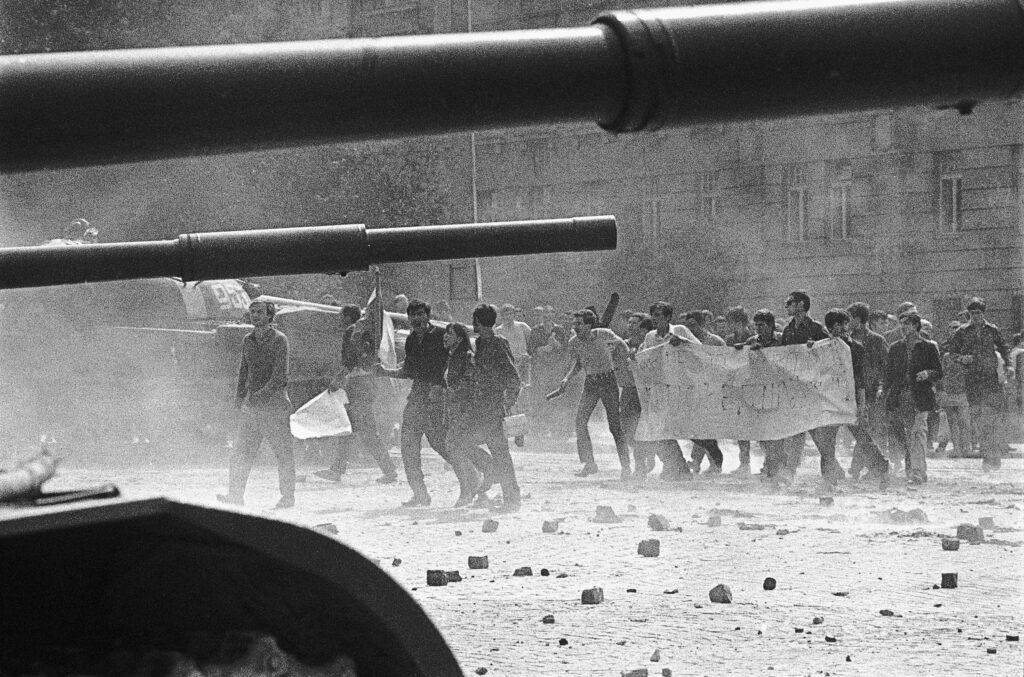 Protesteren in Bratislava met stenen en spandoeken