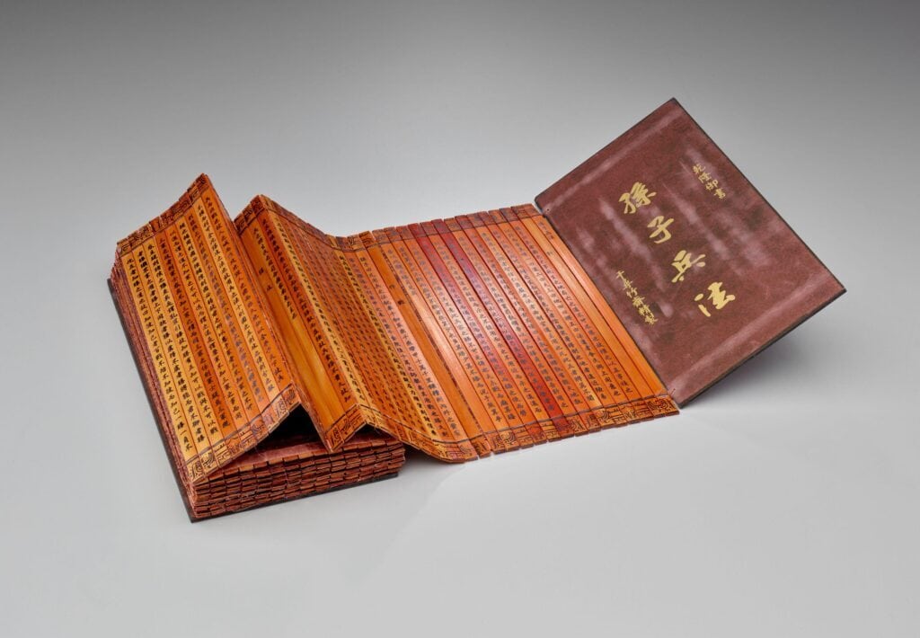 Een uitgave van De kunst van het oorlogvoeren op bamboe