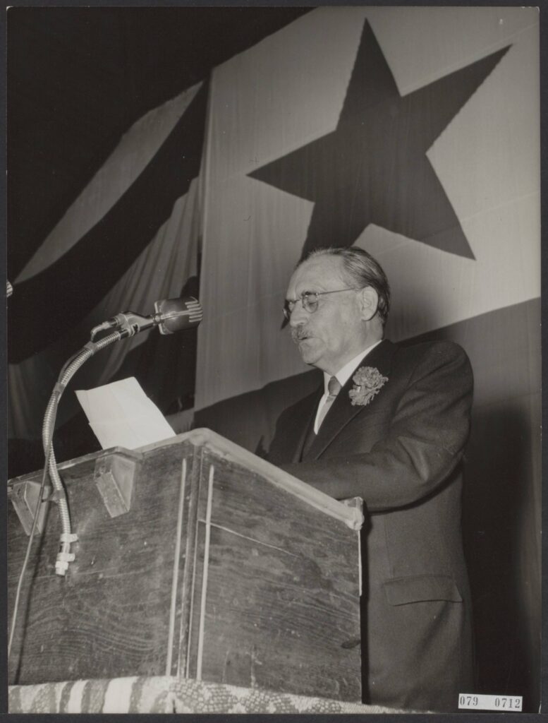 Premier Willem Drees opent het 39ste Esperanto wereldcongres