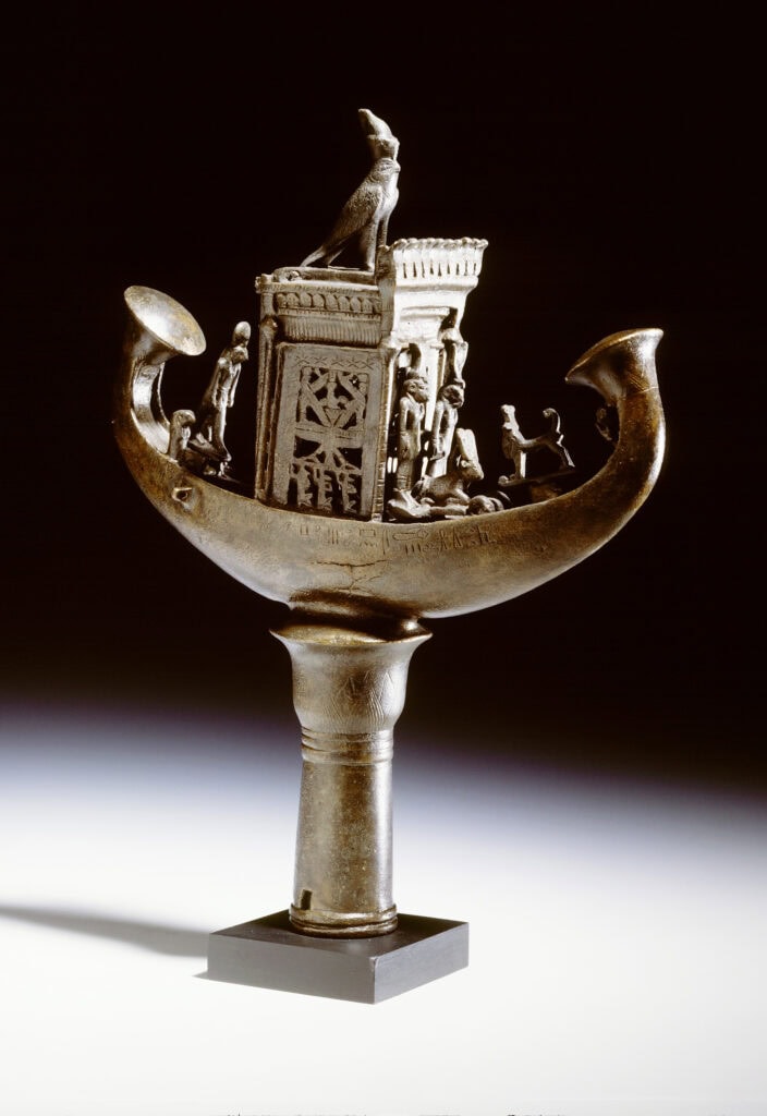 Bronzen scheepsmodel dat ooit bovenop een staf stond