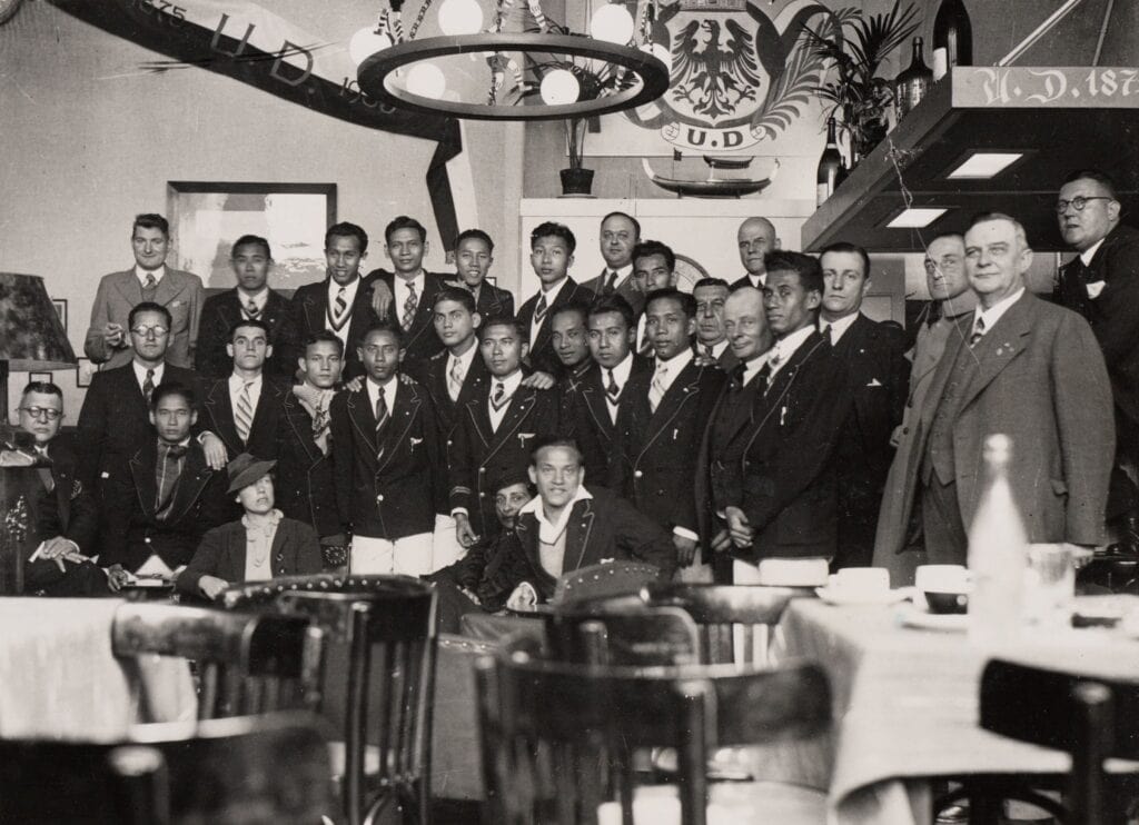 De selectie van het voetbalteam van Nederlands Indië in 1938