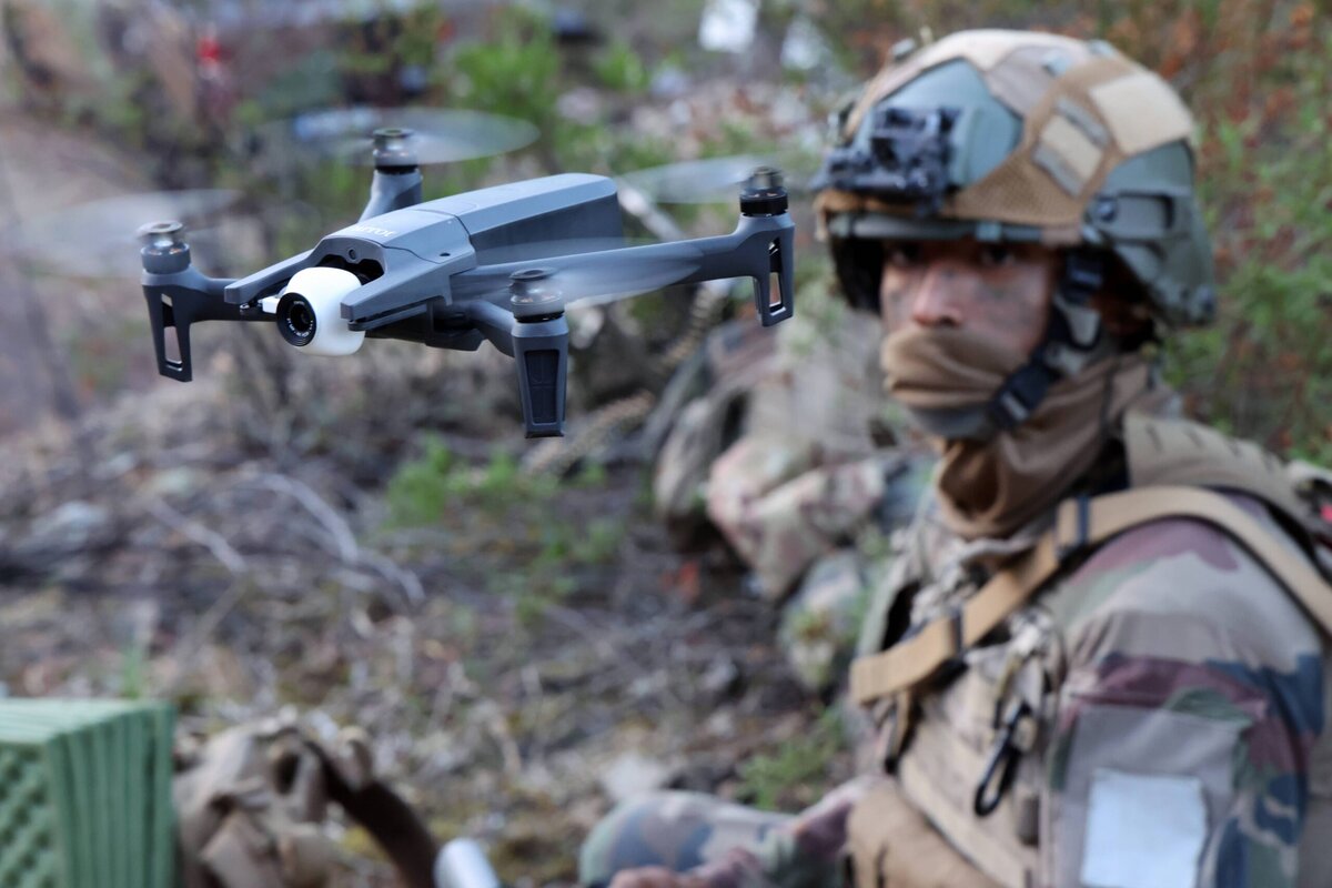 Franse militair gebruikt een drone