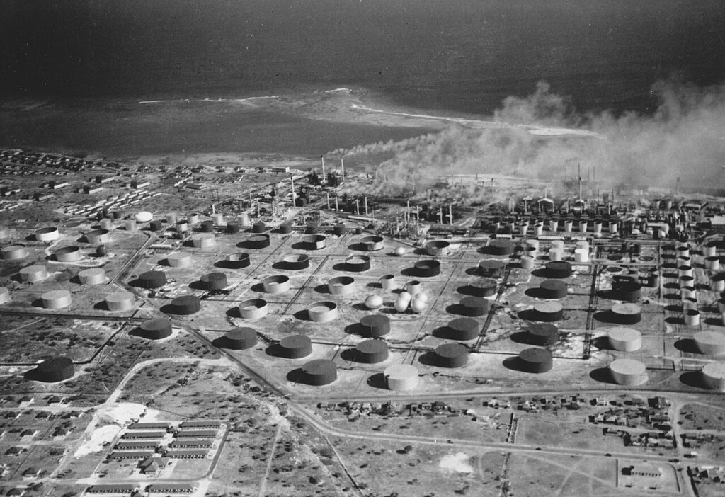 De olieraffinaderij op Aruba in 1940