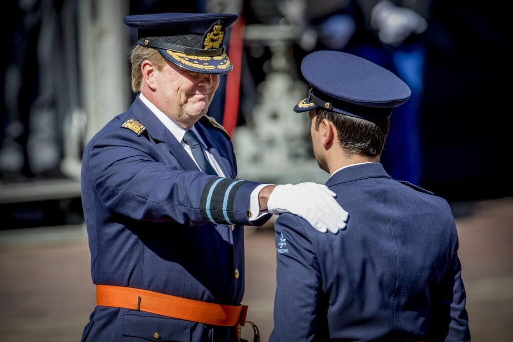 Koning Willem-Alexander reikt de Militaire Willems-
Orde uit aan majoor-vlieger Roy de Ruiter