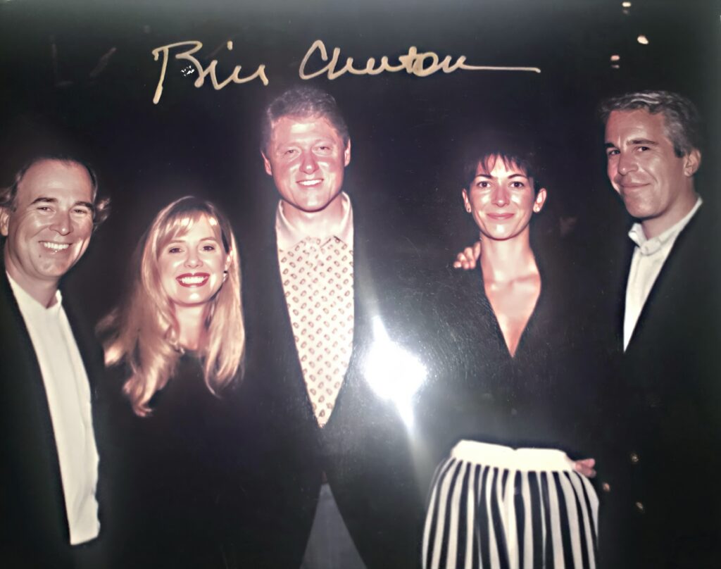 Bill Clinton poseert met Epstein