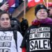 Demonstranten in Nuuk protesteren tegen uitspraken van de Amerikaanse president Donald Trump over het overnemen van Groenland