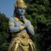 Standbeeld van koning Hayam Wuruk in Mojokerto op Oost-Java