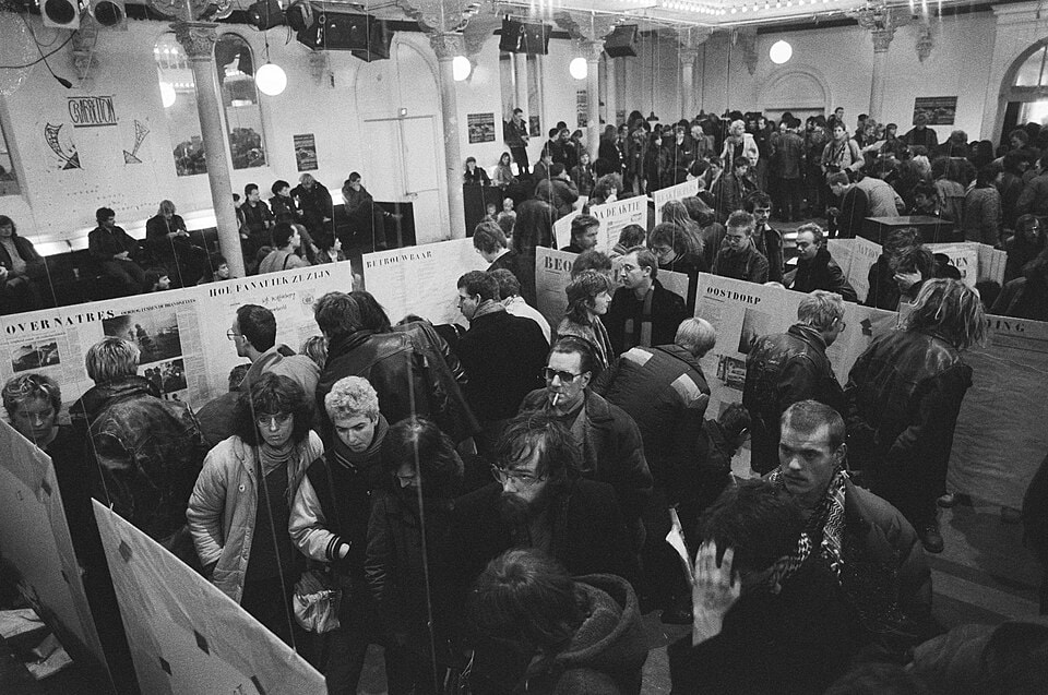 Tentoonstelling van antimilitaristische actiegroep Onkruit in Paradiso