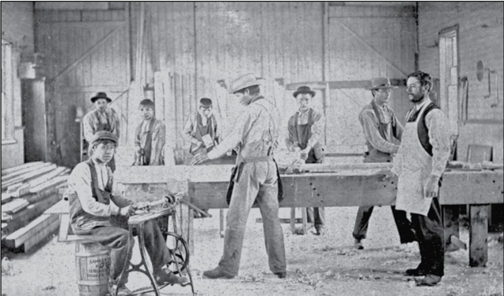 Timmermansles op een inheemse kostschool in Canada