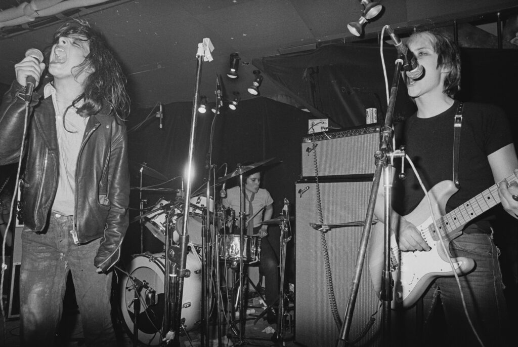 De vrouwen van The Slits treden op in The Roxy