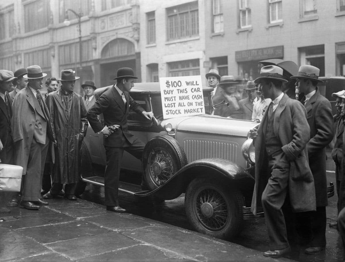 Een man probeert zijn auto te verkopen nadat hij al zijn geld is verloren door de beurskrach. New York, 30 oktober 1929.