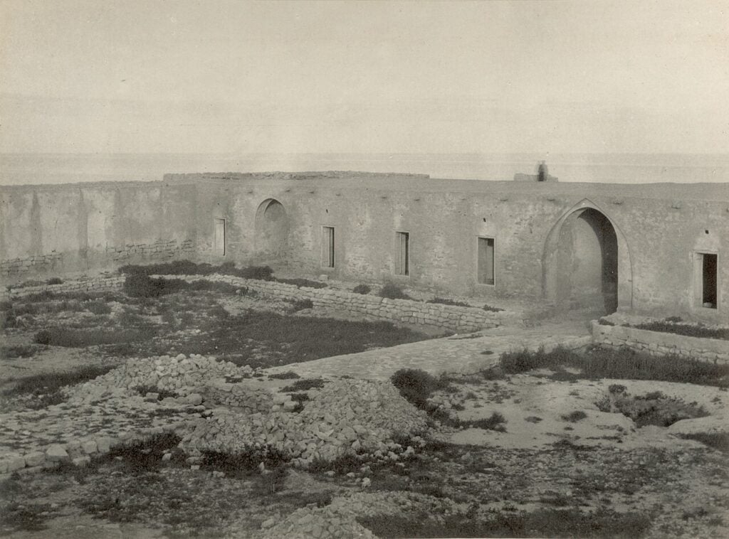 Voormalig fort Mosselstein op Kharg