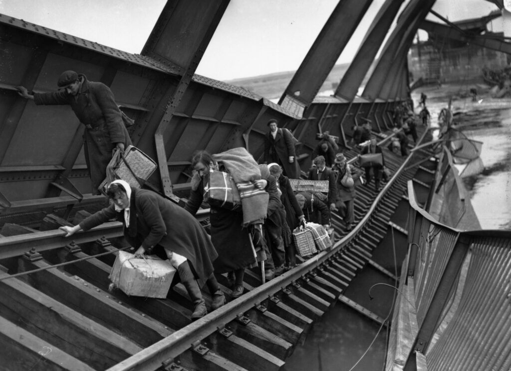 Duitsers op de vlucht voor het Rode Leger, mei 1945.