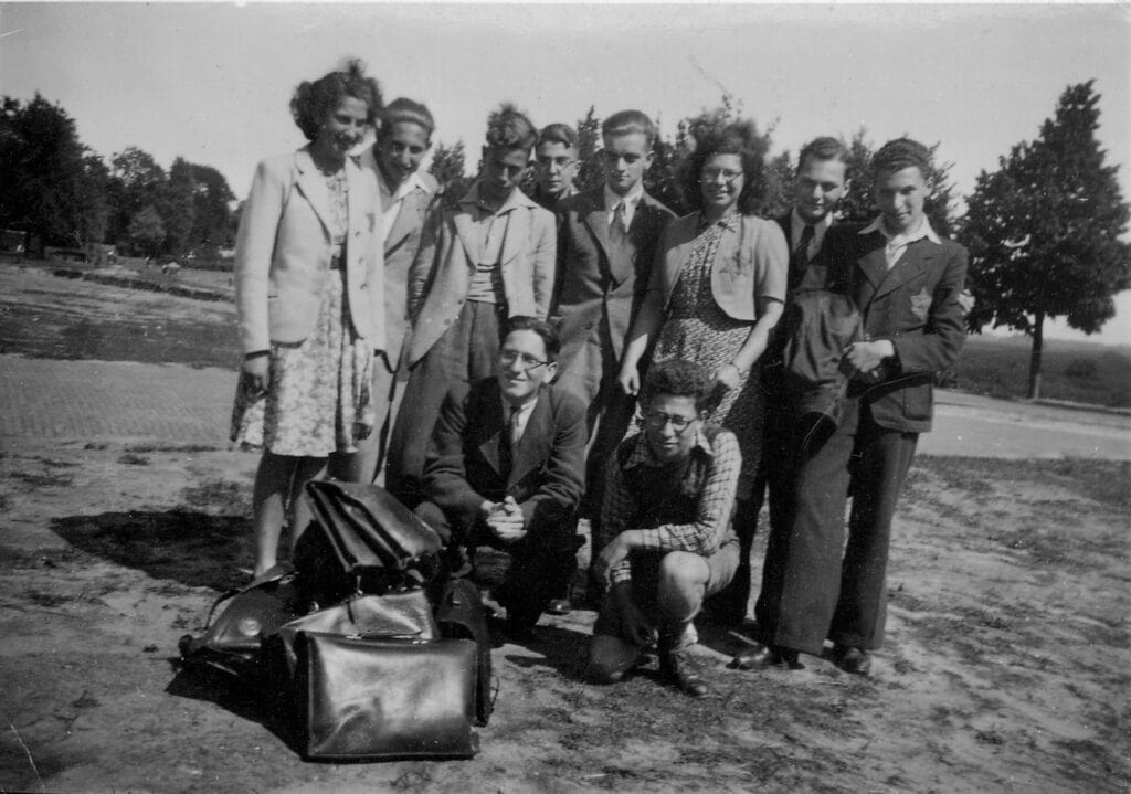 Leerlingen van de Joodse school in Den Bosch, circa 1942.