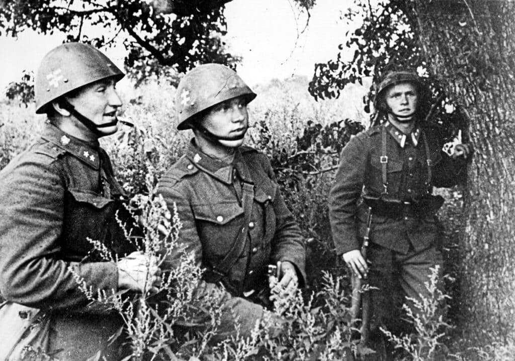 Slowaakse soldaten vechten aan het oostfront bij Uman (Oekraïne) zij aan zij met de Duitse Wehrmacht, 1941.
