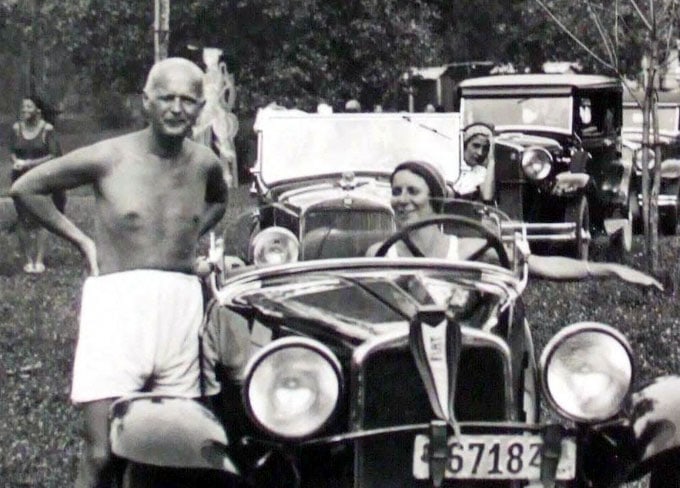 Von der Heydt ontvangt gasten op de Berg van de Waarheid.