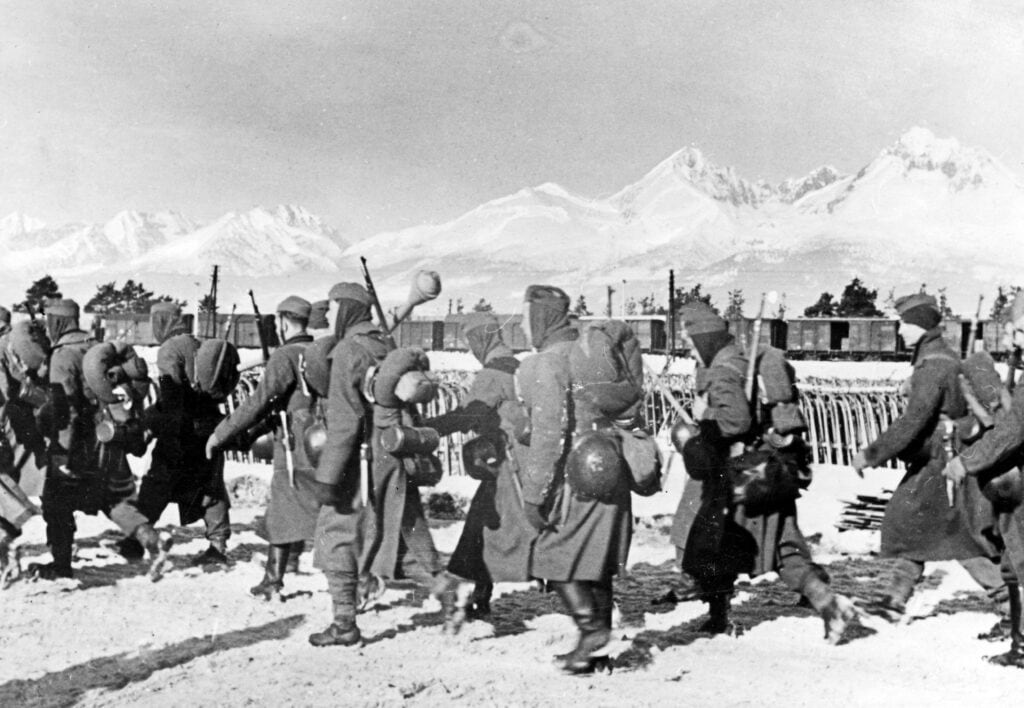 Wehrmachtsoldaten in Slowakije, februari 1945.