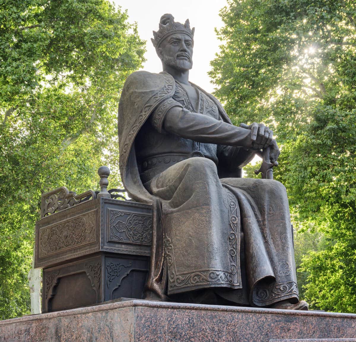 In Samarkand staat een standbeeld van de krijgsheer.