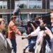 Jet Nijpels, fractievoorzitter van de AOV, wordt ondervraagd door de pers over de schorsing van Kamerlid Cees van Wingerden. 22 mei 1995.