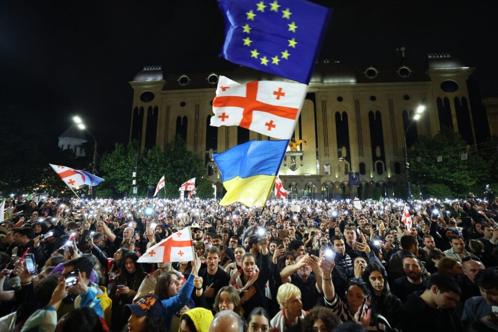 Pro-Europese demonstratie voor het parlementsgebouw in Tbilisi, 15 mei 2024.
