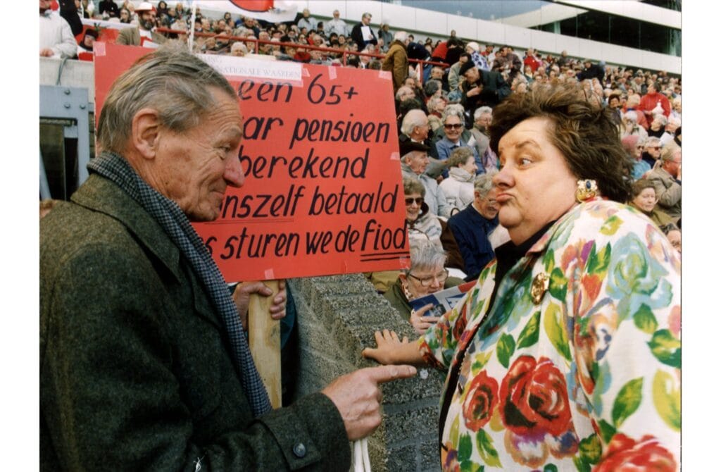 VVD-kamerlid Erica Terpstra op de AOW-demonstratie in het Philips Stadion, 13 april 1994.