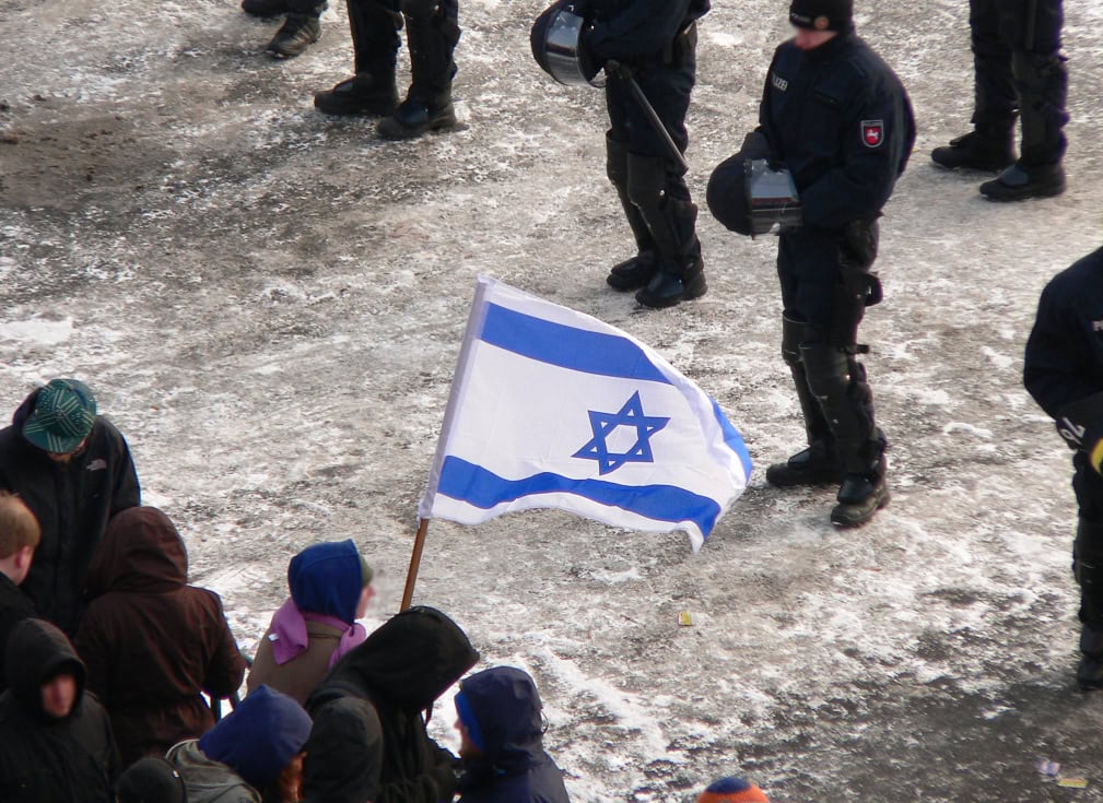 Demonstratie van de Antideutsche met een Israëlvlag in 2013